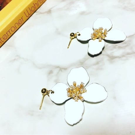 flower  large  pierce