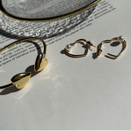 heart × pearl hoop pierce