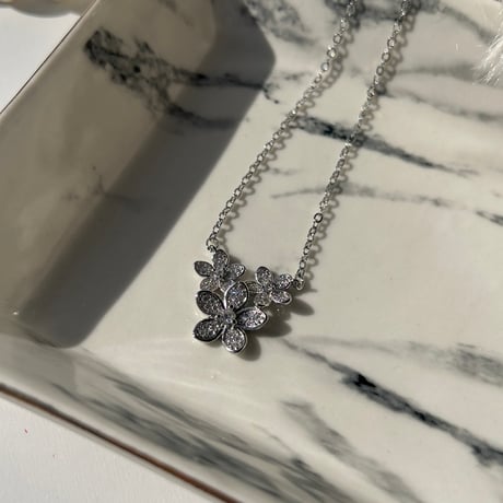 zirconia flower necklace