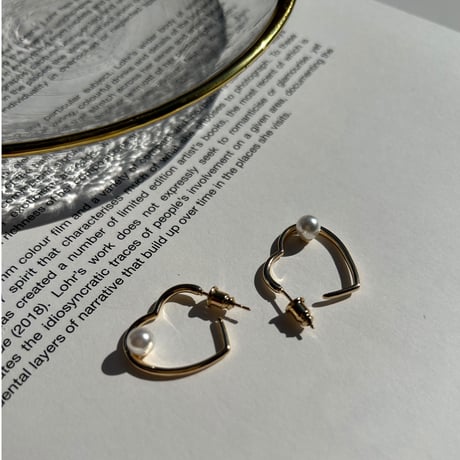 heart × pearl hoop pierce