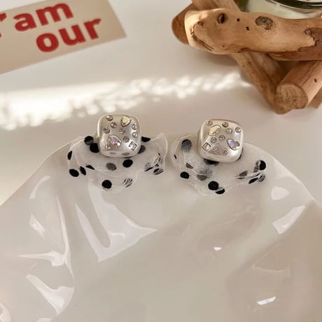 dot race bijou pierce