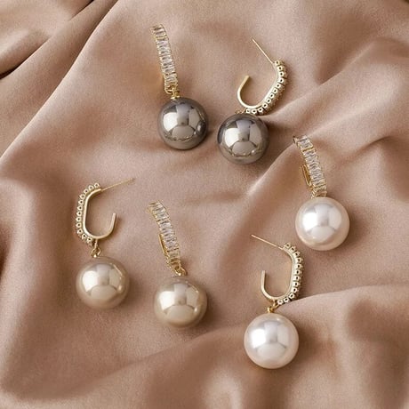 pearl × stone loop  pierce