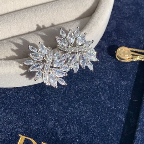 zirconia stone curve leaf pierce