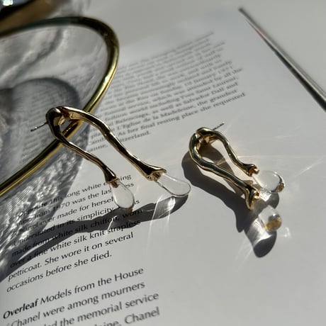 gold × clear stick pierce