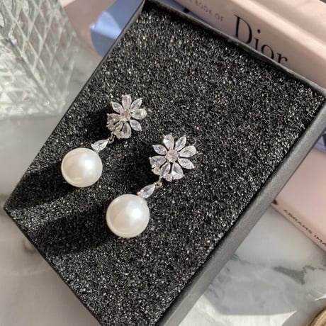 zirconia flower × pearl pierce
