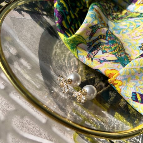 bee pearl catch pierce