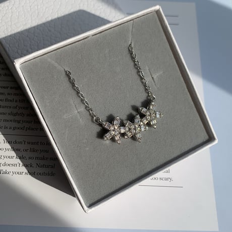 zirconia stone flower necklace