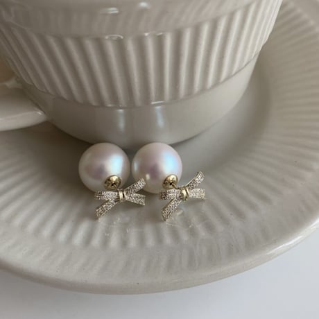 ribbon × pearl catch pierce