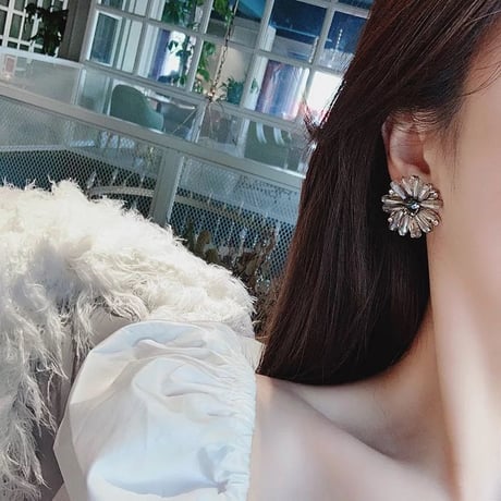 daisy flower pierce