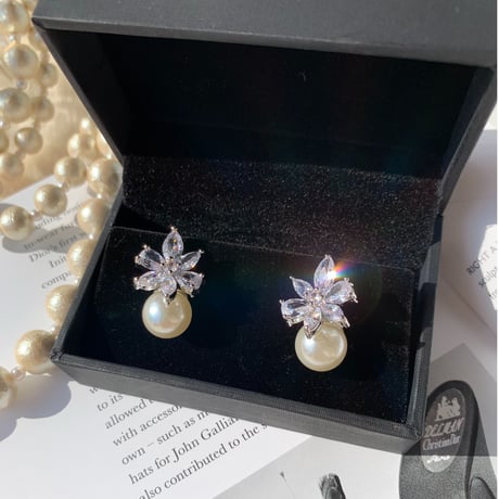 flower × pearl pierce