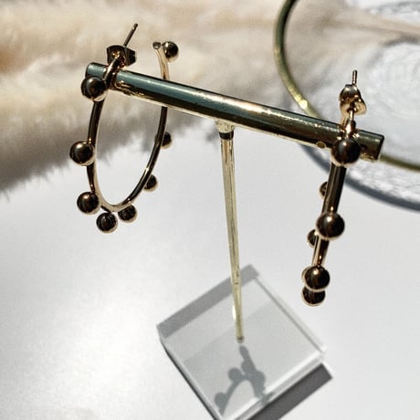 simple gold bowl big hoop pierce