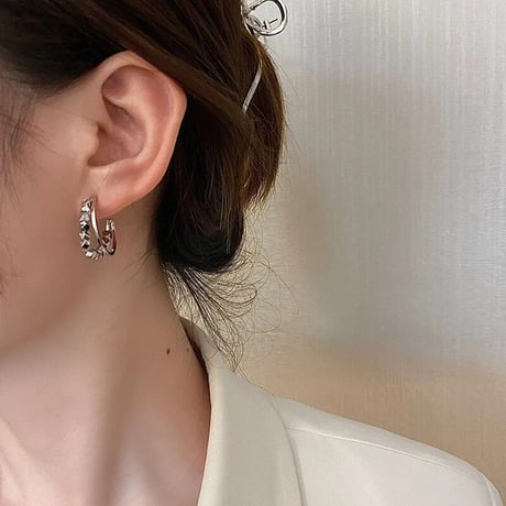 double hoop pierce