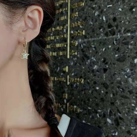 stone in star loop pierce