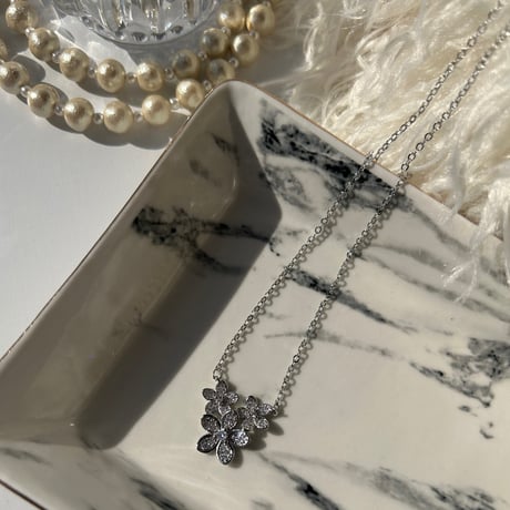 zirconia flower necklace