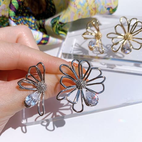flower drop stone asymmetry pierce