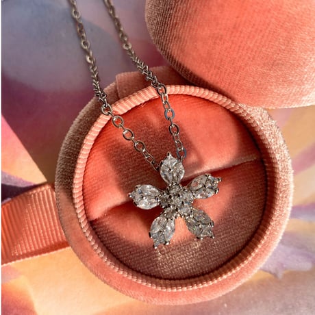 zirconia  flower stone necklace
