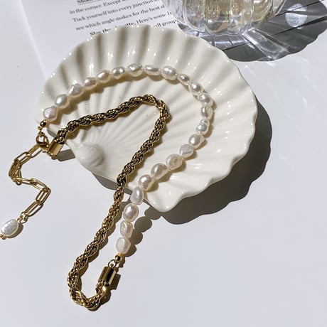 baroque  pearl × gold necklace