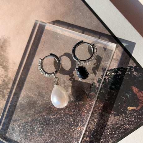 drop pearl × black stone asymmetry pierce