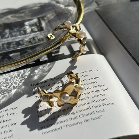 butterfly × pearl hoop pierce