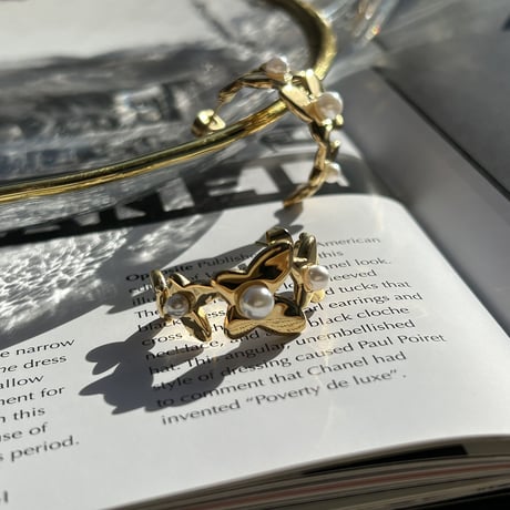 butterfly × pearl hoop pierce