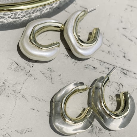 clear × gold hoop pierce