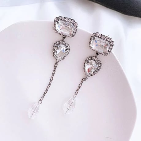 bijou chain clear pierce