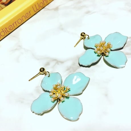 flower  large  pierce