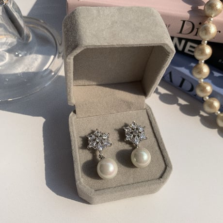 flower stone × pearl pierce