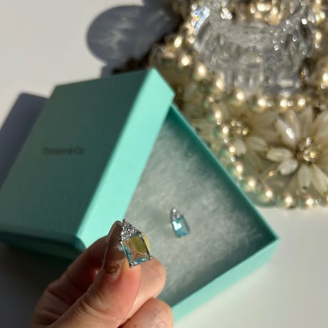 square blue stone pierce