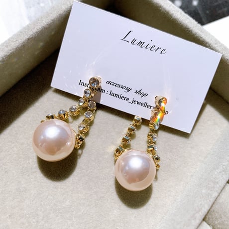 pearl × stone chain pierce