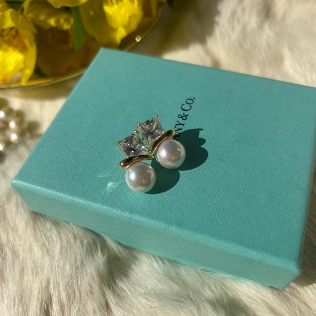 pearl × square stone pierce