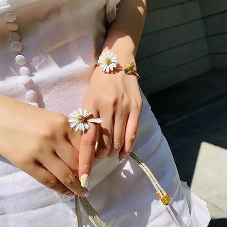 daisy × bee bangle