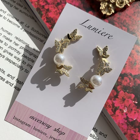 butterfly × pearl curve pierce