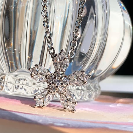 zirconia  flower stone necklace