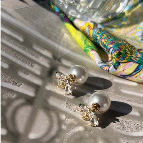 bee pearl catch pierce