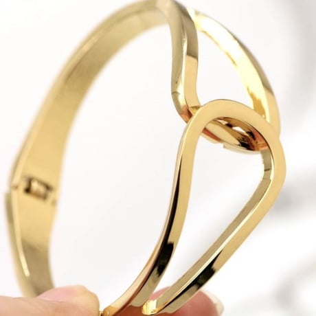 metal overlap bangle