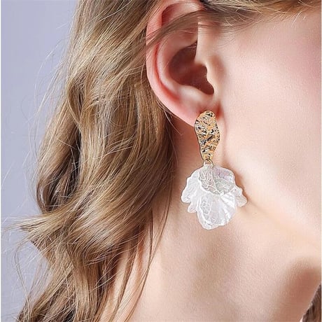 white reef × gold pierce/earring