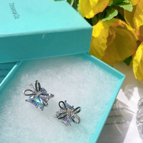 present ribbon pierce