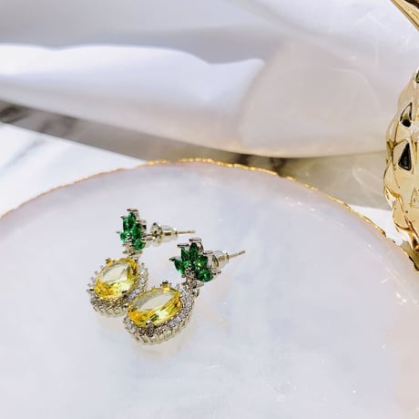 stone pineapple small pierce