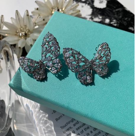 asymmetry butterfly stone pierce