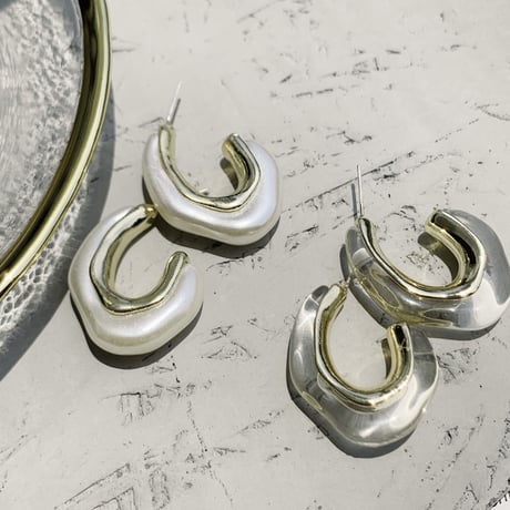 clear × gold hoop pierce