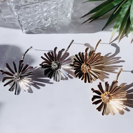 metal  flower  pierce