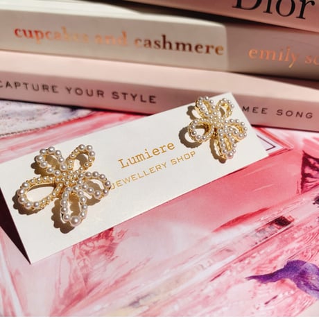 pearl flower pierce
