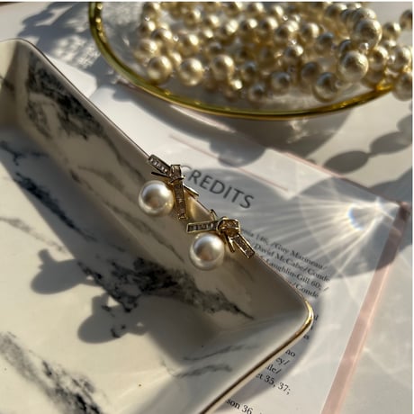 ribbon × pearl pierce