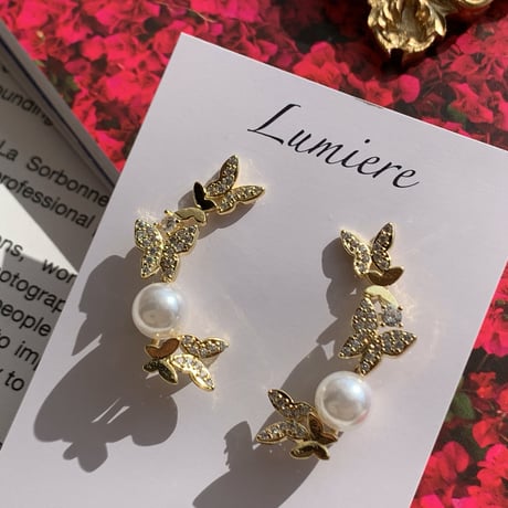 butterfly × pearl curve pierce