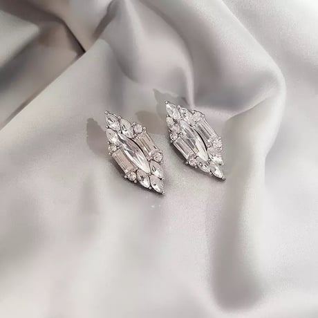 diamond shape stone pierce
