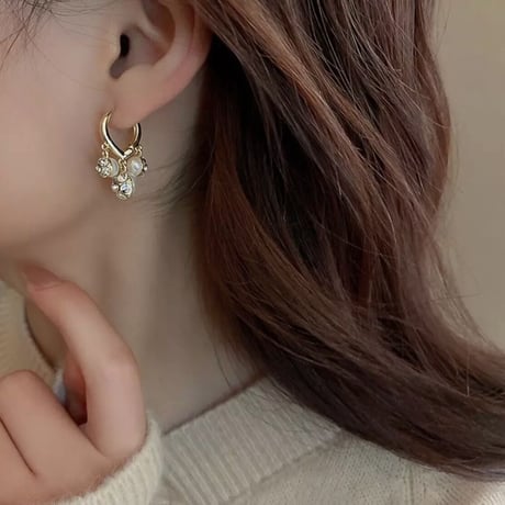 stone ×  pearl bowl loop pierce