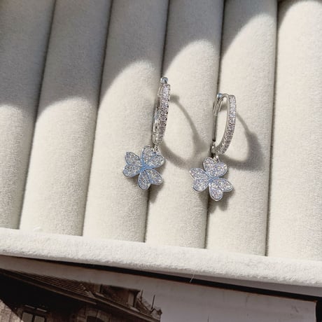 clover loop pierce