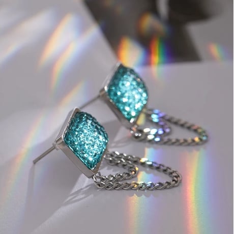square stone × chain pierce