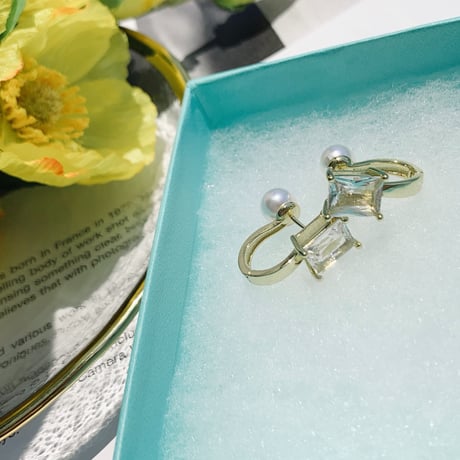 square  stone × pearl pierce